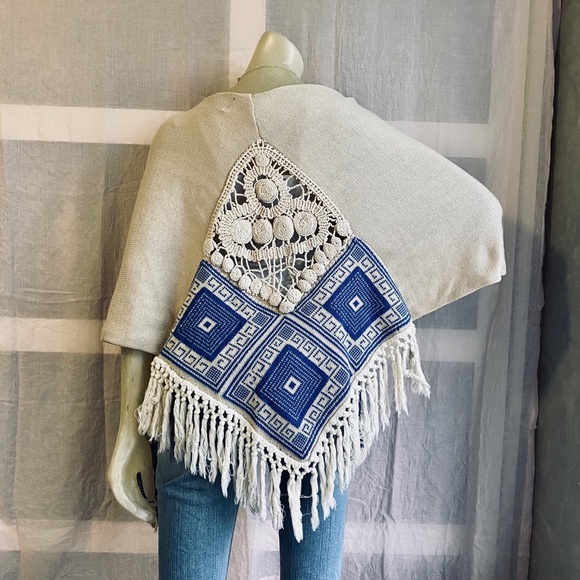 Cream & Blue Poncho/Shaw - Picture 2 of 3